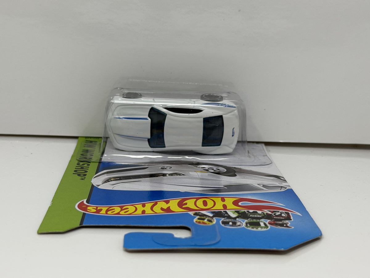 Hot Wheels HW Workshop 2014 COPO Camaro 1:64 Diecast White