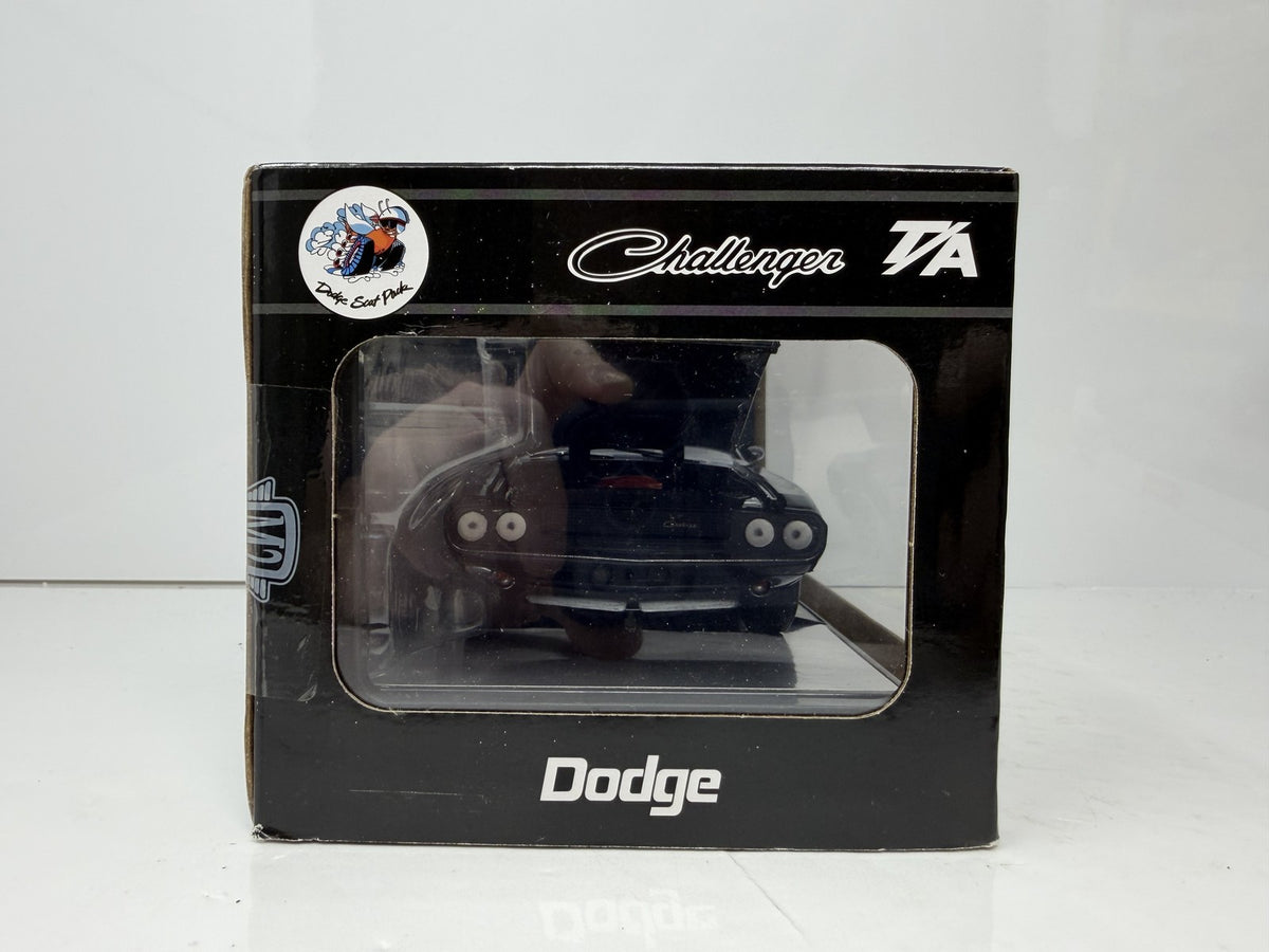 M2 Machines Dodge 1970 Dodge Challenger T/A CHASE 1:24 Diecast Black