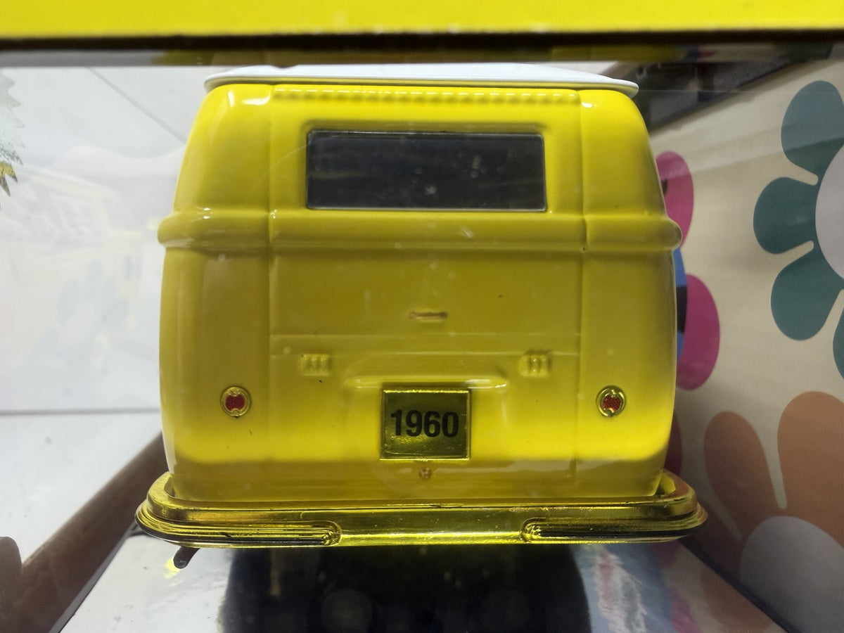 M2 Machines Hurst 1960 Volkswagen Delivery Van CHASE 1:24 Diecast Yellow
