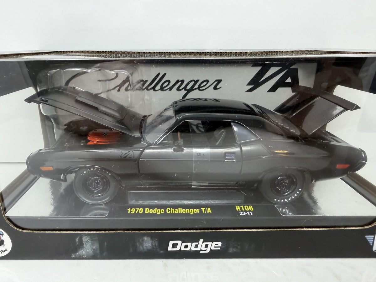 M2 Machines Dodge 1970 Dodge Challenger T/A CHASE 1:24 Diecast Black