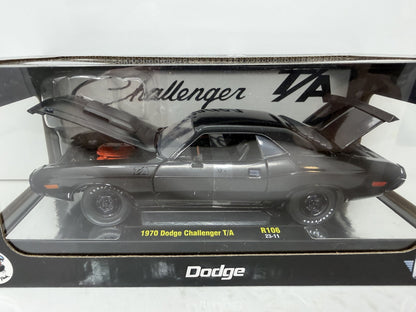 M2 Machines Dodge 1970 Dodge Challenger T/A CHASE 1:24 Diecast Black
