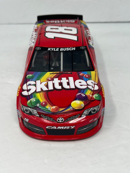 Lionel Nascar #18 Kyle Busch Skittles 2014 Toyota Camry 1:24 Diecast