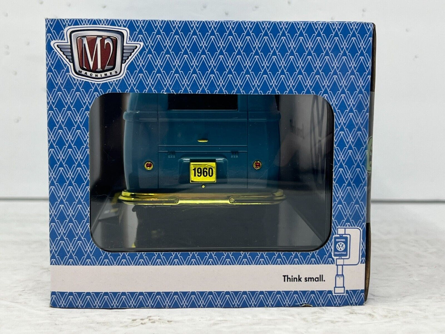 M2 Machines CHASE Auto-Thentics 1960 VW Delivery Van R69 1:24 Diecast