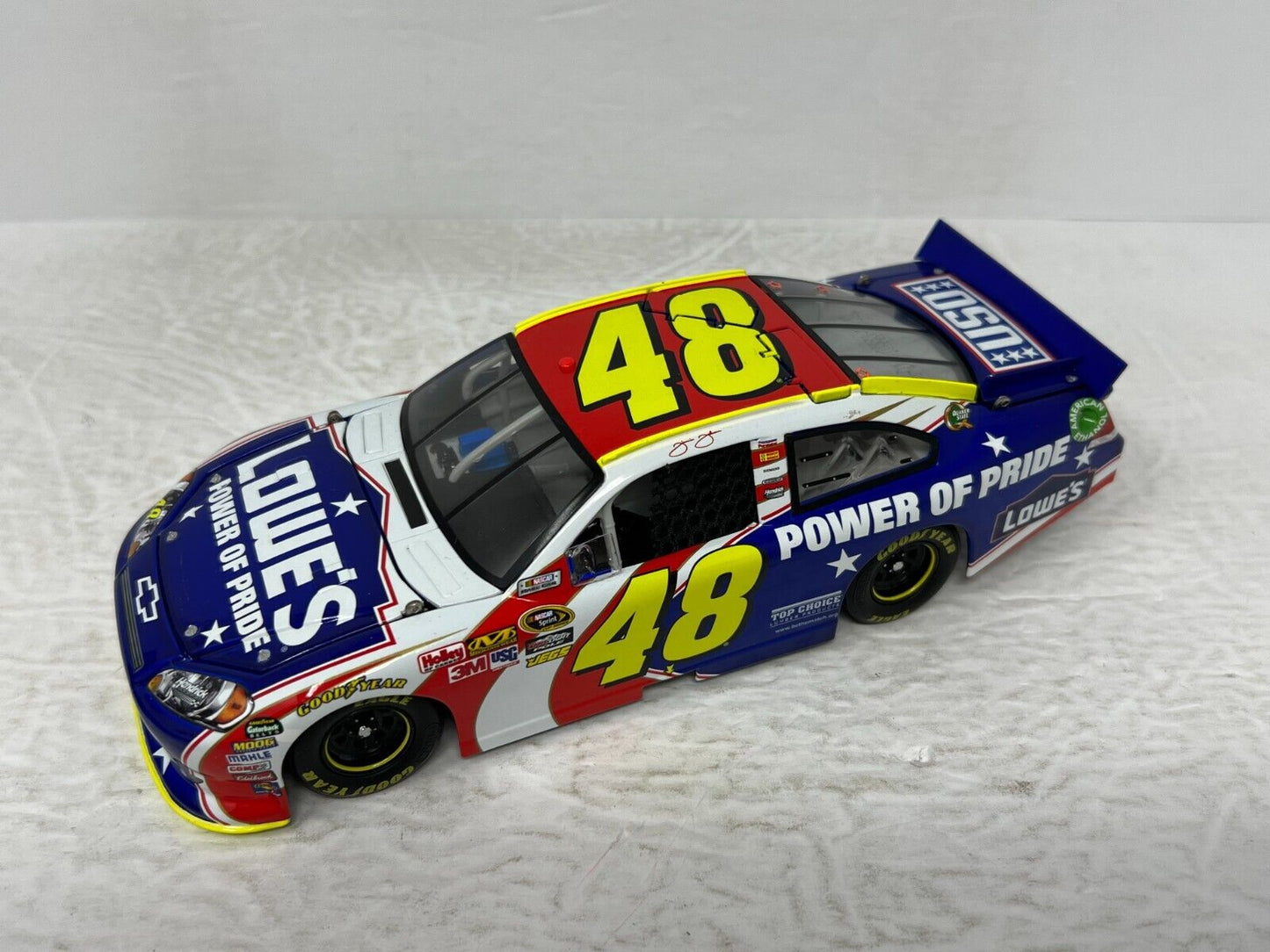 Lionel Nascar #48 Jimmie Johnson Lowe's Power of Pride 2011 Impala 1:24 Diecast