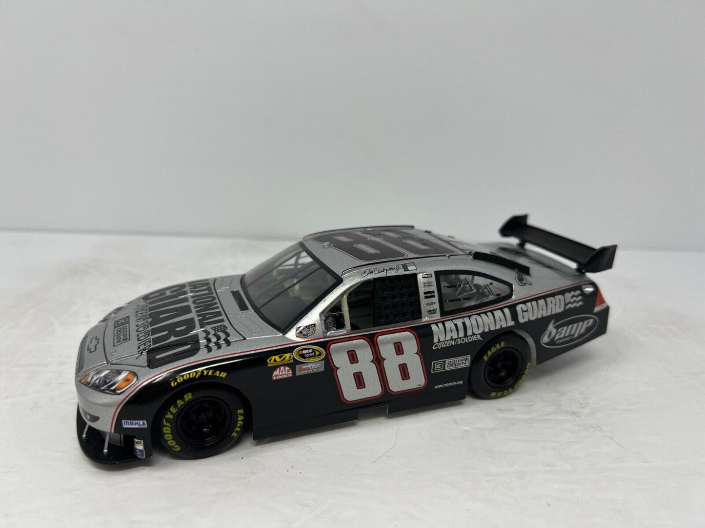 Action Nascar #88 Dale Earnhardt Jr. National Guard 3 Doors Down 1:24 Diecast