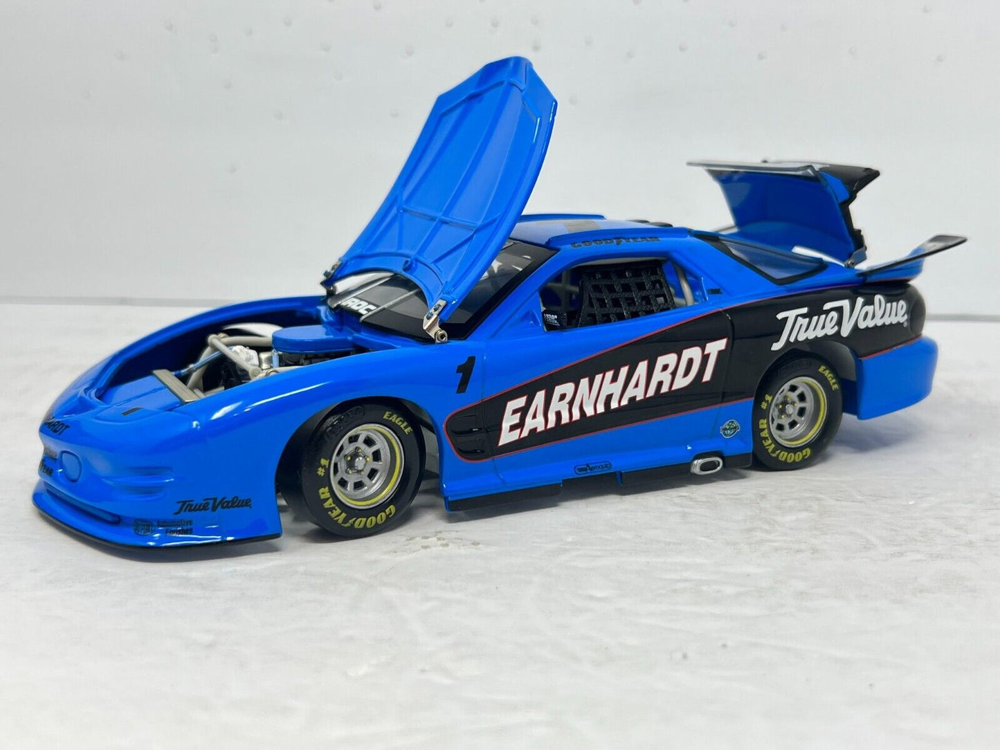 Action Nascar #1 Dale Earnhardt Sr. True Value IROC Firebird Xtreme 1:24 Diecast