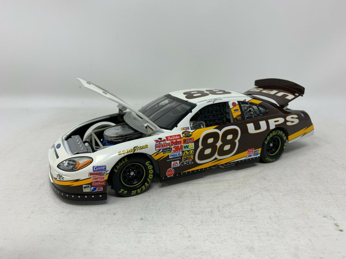 Action Nascar #88 Dale Jarrett UPS NEXTEL 2004 Ford Taurus 1:24 Diecast