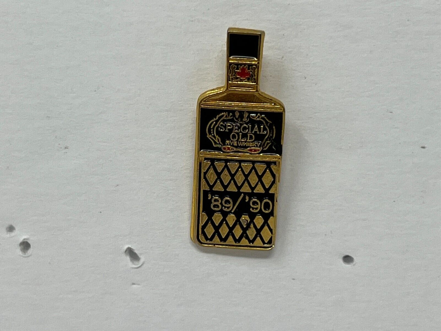Special Old Rye Whiskey Bottle '89 / '90 Beer & Liquor Lapel Pin