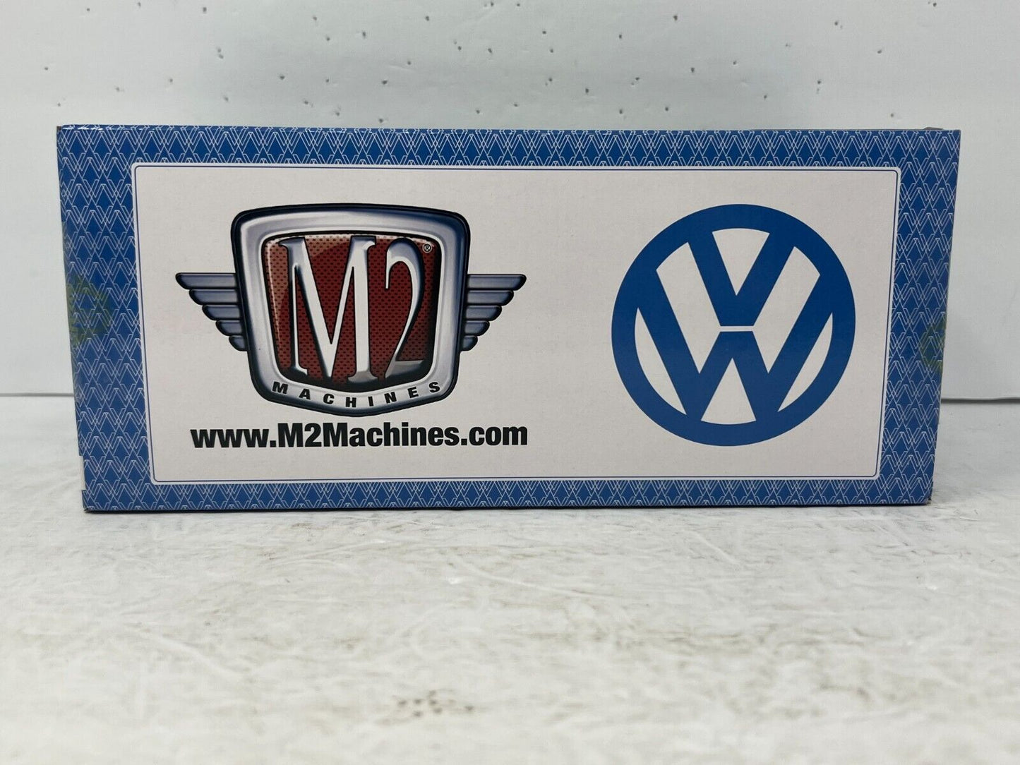 M2 Machines CHASE Auto-Thentics 1960 VW Delivery Van R69 1:24 Diecast