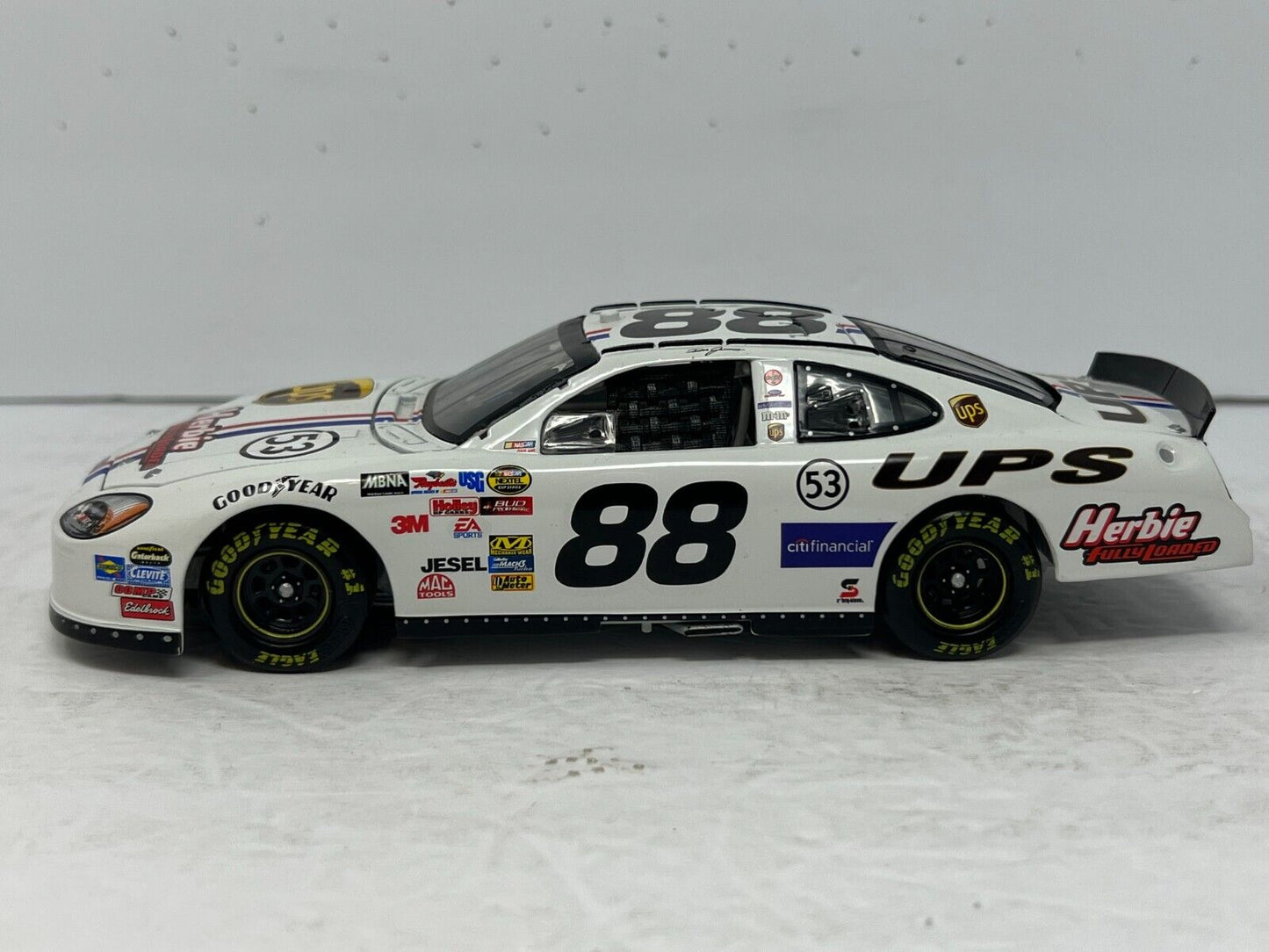 Action Nascar #88 Dale Jarrett UPS Herbie Fully Loaded 2005 Taurus 1:24 Diecast