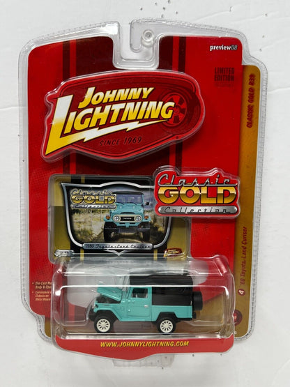 Johnny Lightning Classic Gold Collection '80 Toyota Land Cruiser 1:64 Diecast