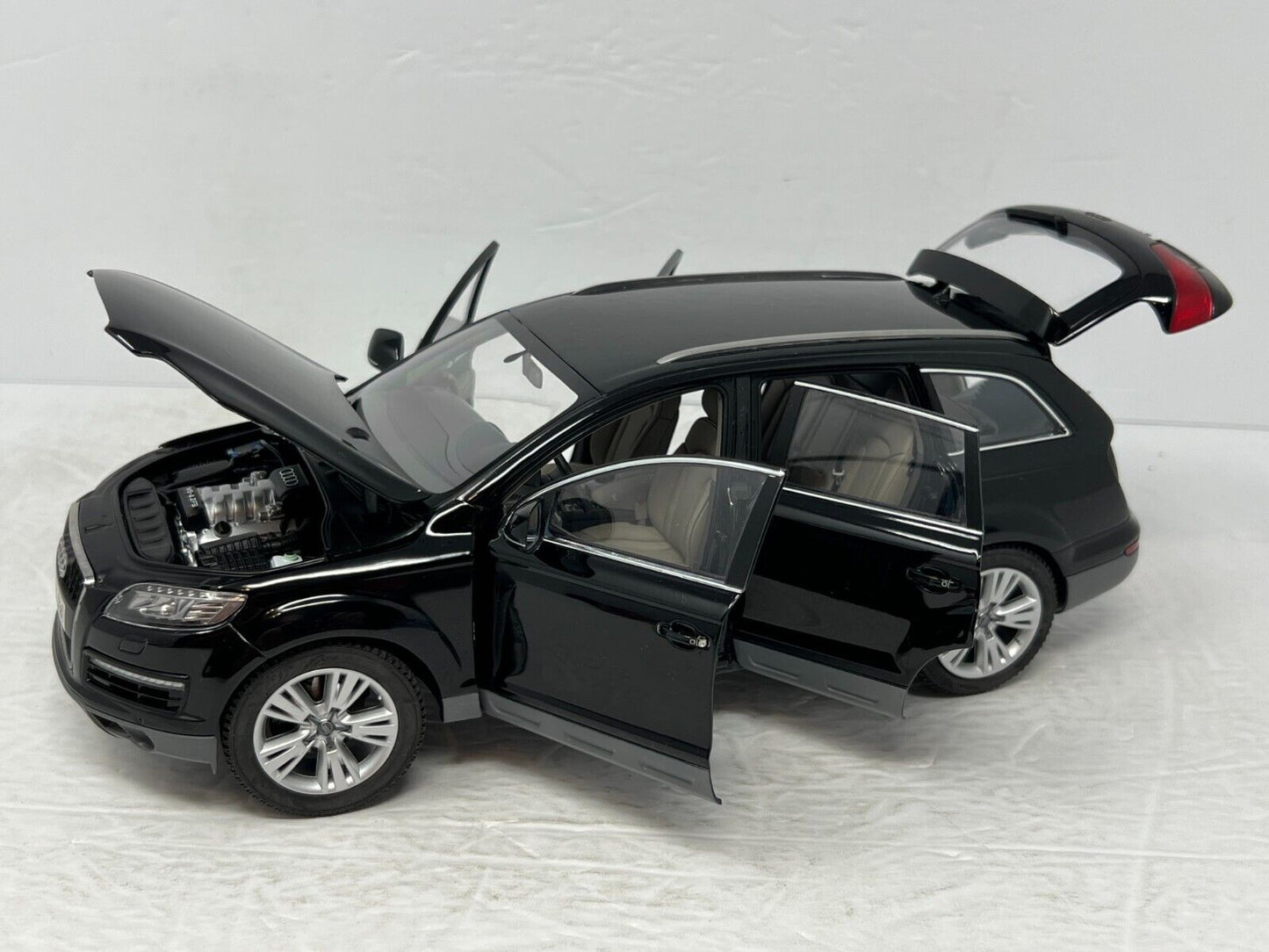 Kyosho Audi Q7 Facelift Night Black 1:18 Diecast