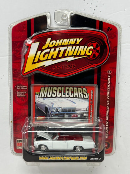 Johnny Lightning Musclecars '65 Chevy Impala SS Convertible 1:64 Diecast