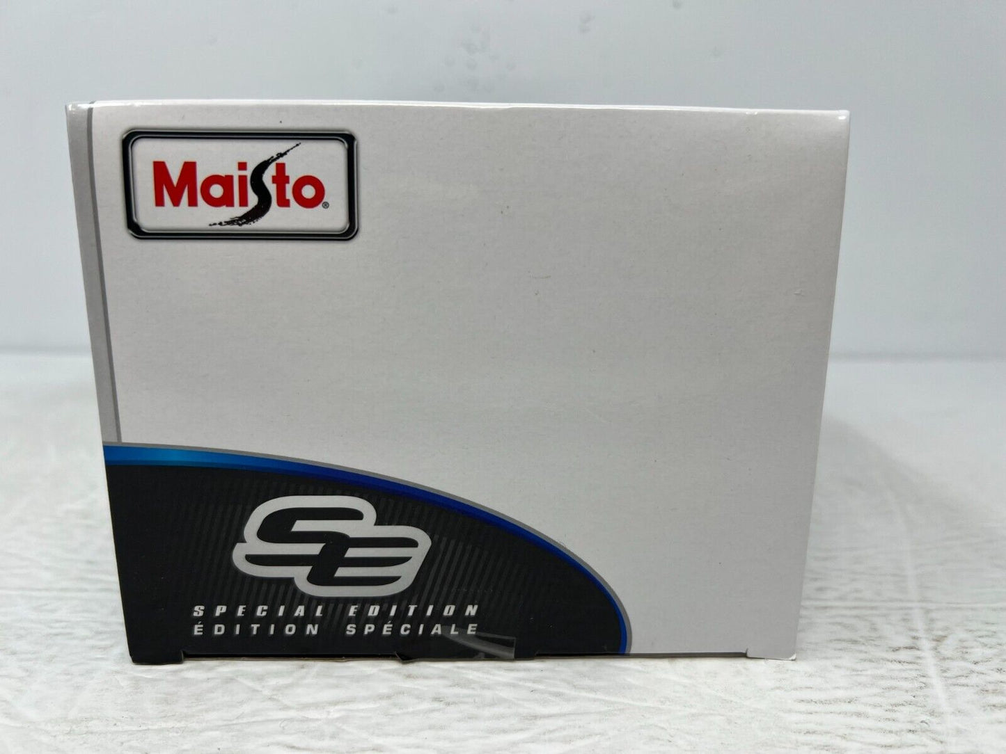 Maisto Mercedes-Benz CLK-GTR (Street Version) Special Edition 1:18 Diecast