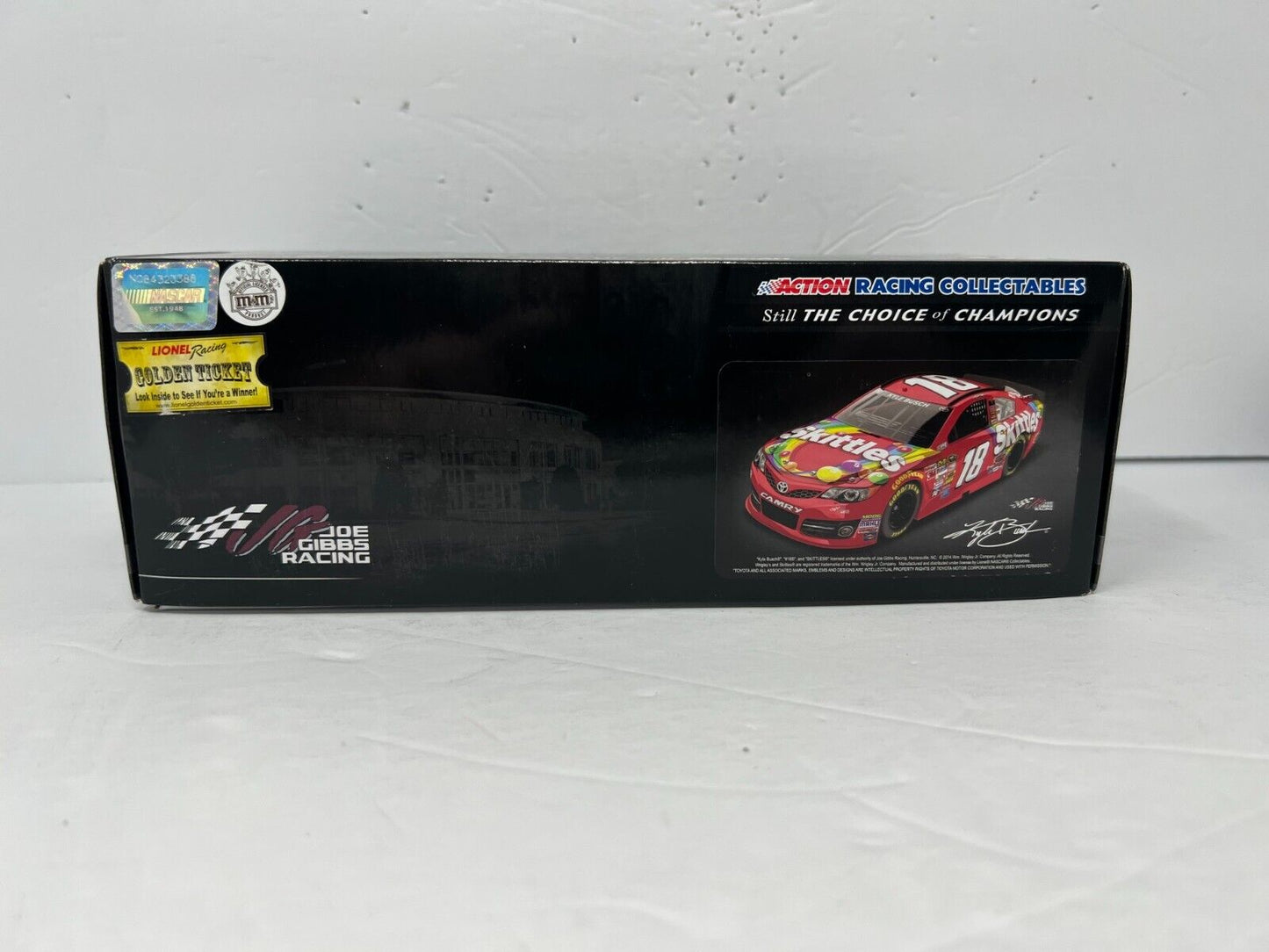 Lionel Nascar #18 Kyle Busch Skittles 2014 Toyota Camry 1:24 Diecast