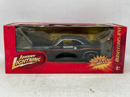 Johnny Lightning 1970 Dodge Challenger RT 1:24 Diecast