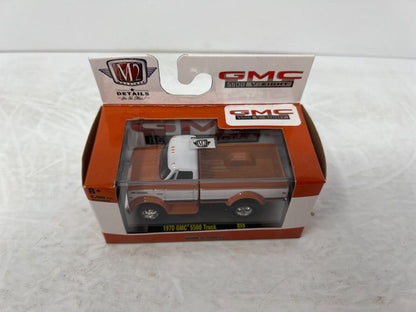 M2 Machines GMC 5500 V-Eight 1970 GMC 5500 Truck R59 1:64 Diecast