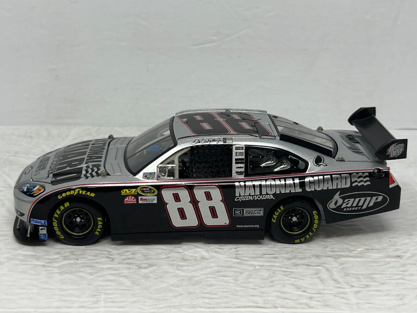 Action Nascar #88 Dale Earnhardt Jr. National Guard 3 Doors Down 1:24 Diecast