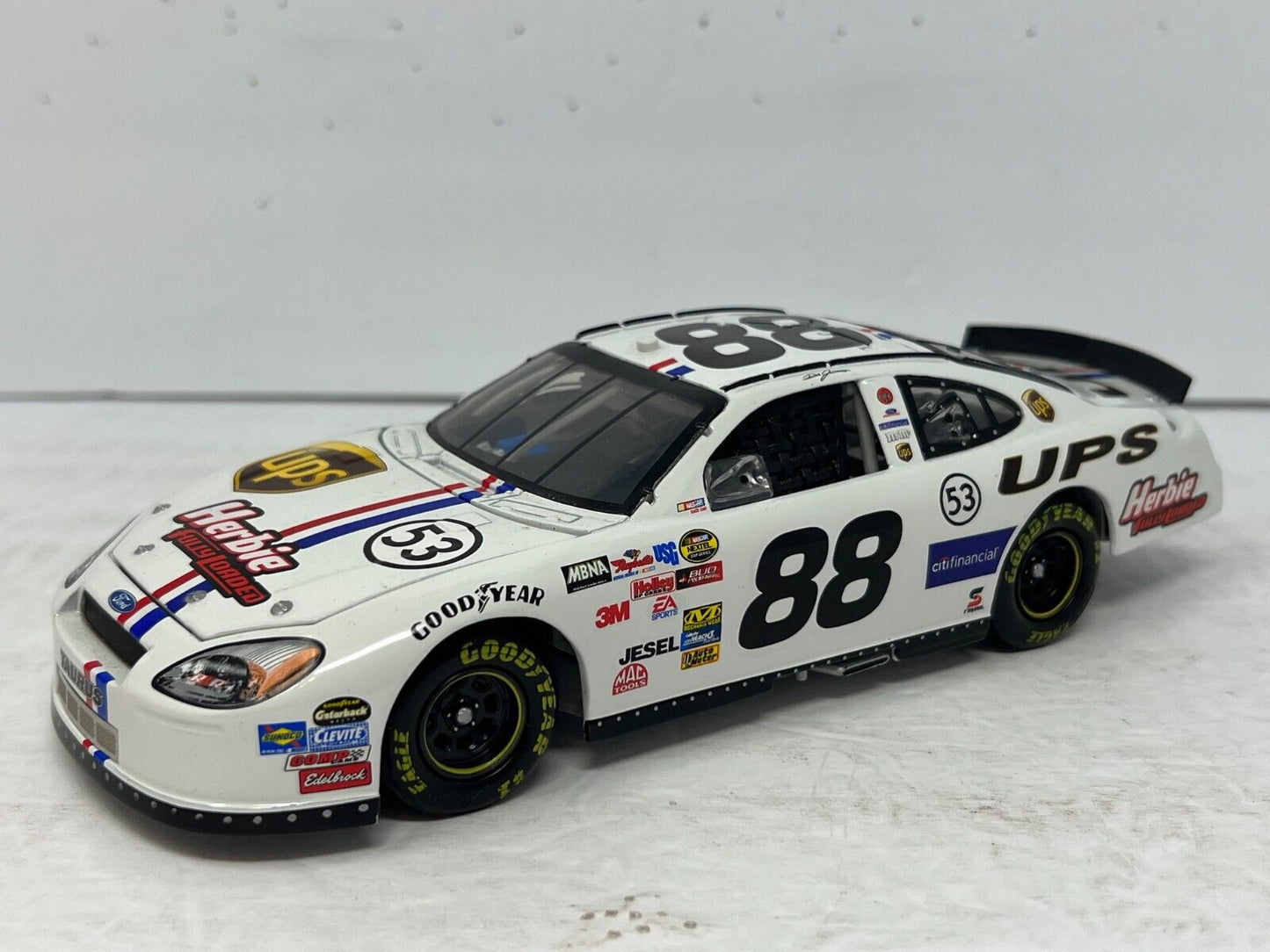 Action Nascar #88 Dale Jarrett UPS Herbie Fully Loaded 2005 Taurus 1:24 Diecast