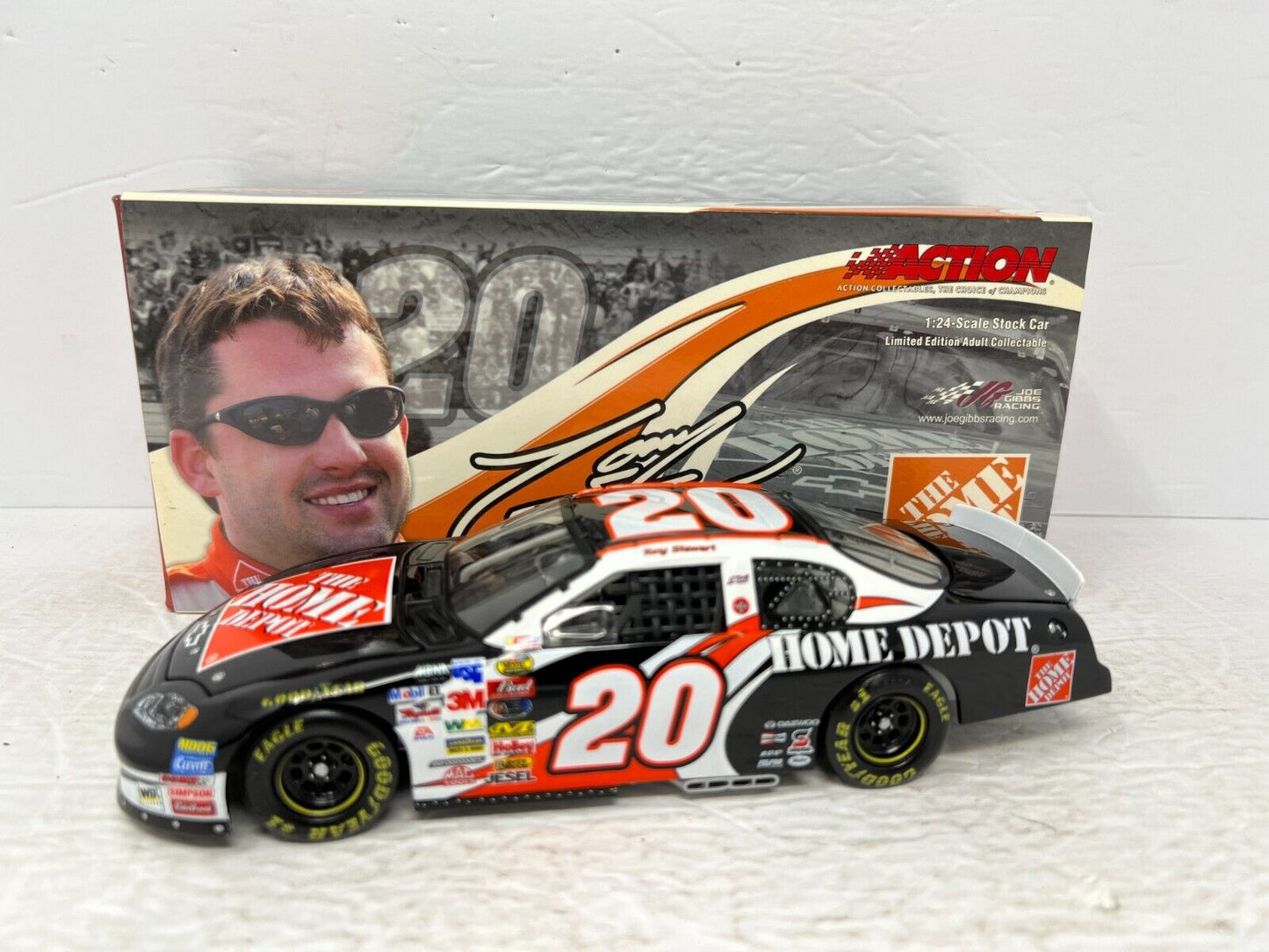 Action Nascar #20 Tony Stewart Home Depot Reverse Paint 2004 Chevy 1:24 Diecast