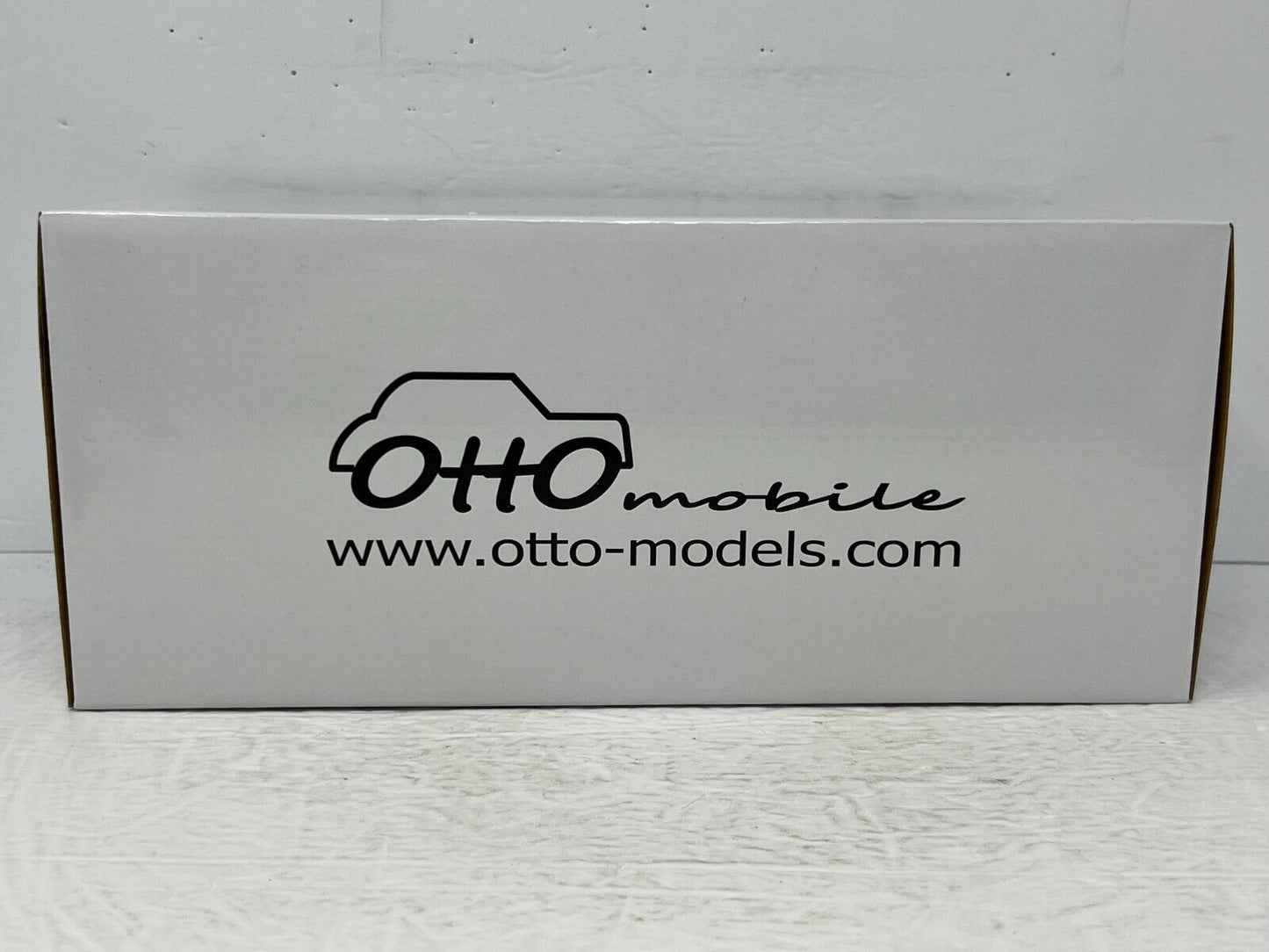 Otto Mobile Audi RS4 B7 Sedan Red 1:18 Resin Model