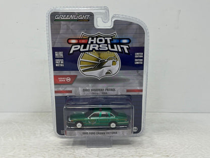 Greenlight Hot Pursuit 1995 Ford Crown Victoria Green Machine 1:64 Diecast