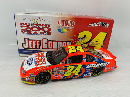 Action Nascar #24 Jeff Gordon DuPont 200th Anniversary 2002 Chevy 1:24 Diecast