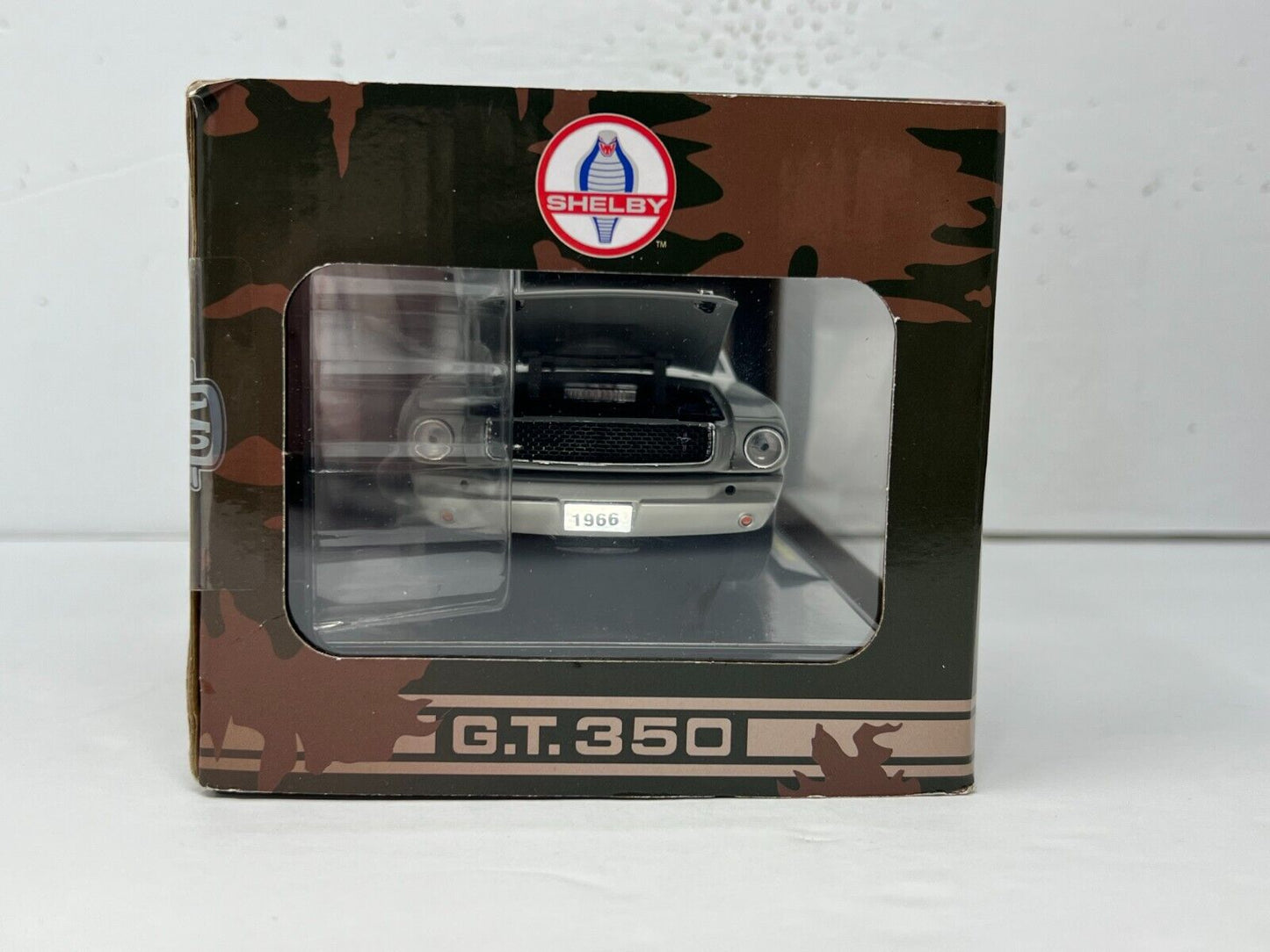 M2 Machines G.T. 350 1966 Shelby G.T. 350 Chase 1:24 Diecast