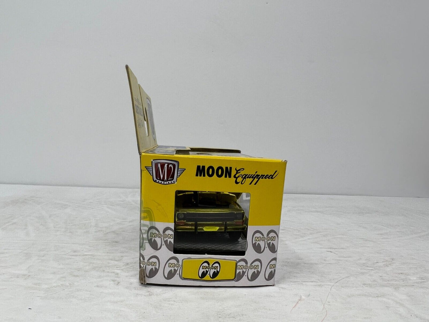 M2 Machines CHASE Moon Equipped 1969 Ford F-100 Ranger Truck 1:64 Diecast