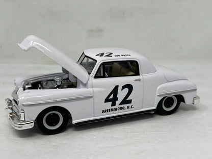 Racing Champions #42 Lee Petty 1949 Plymouth Deluxe 1:24 Diecast