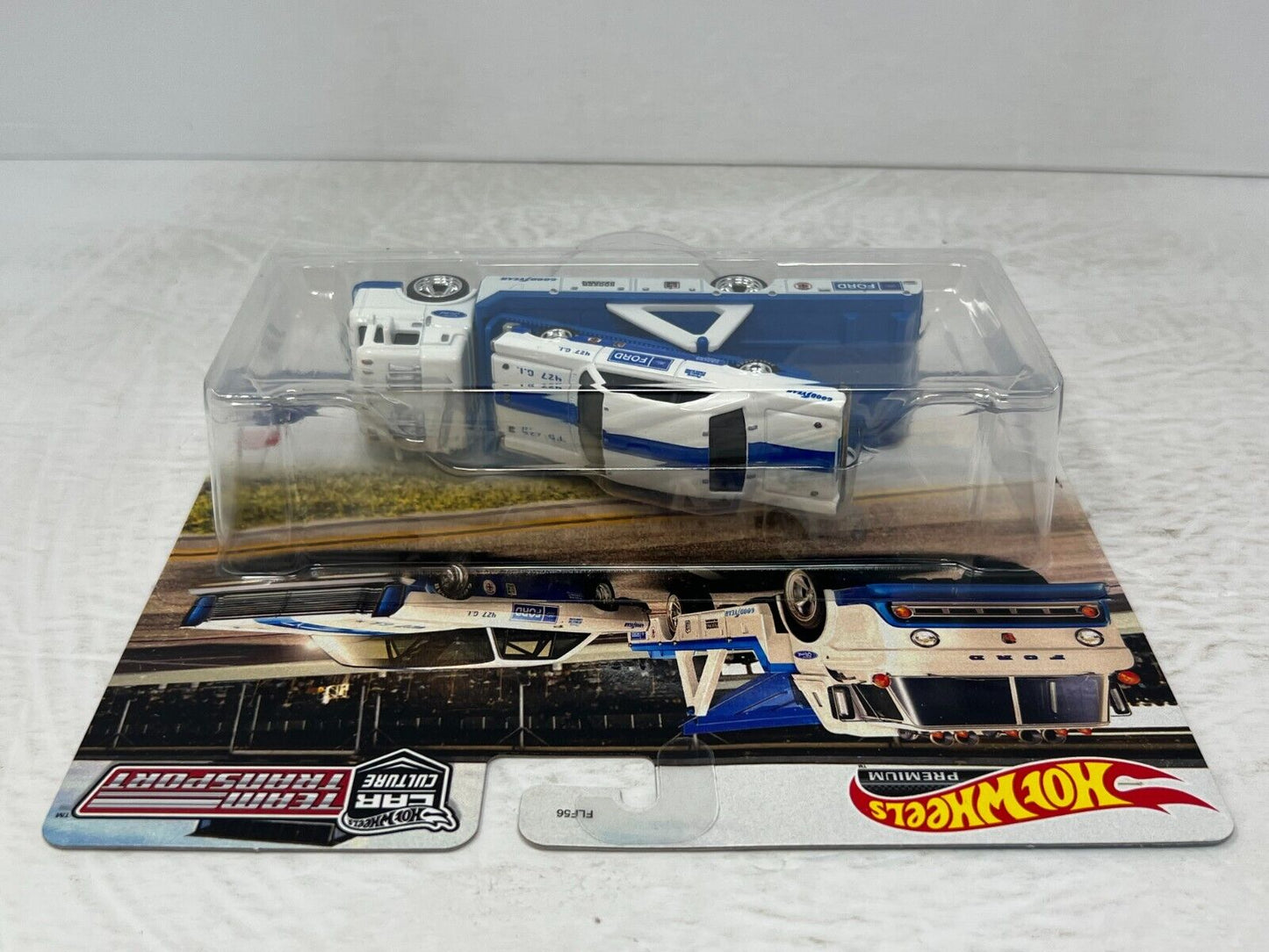 Hot Wheels Premium '65 Ford Galaxie & Ford C-800 #38 Team Transport 164 Diecast