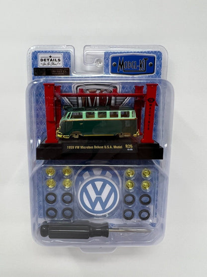M2 Machines Model-Kit Chase 1959 VW Microbus Deluxe U.S.A. Model R26 164 Diecast