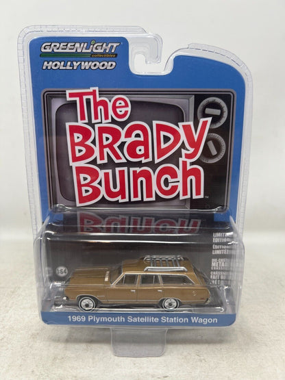 Greenlight Hollywood The Brady Bunch 1969 Plymouth Satellite Wagon 1:64 Diecast