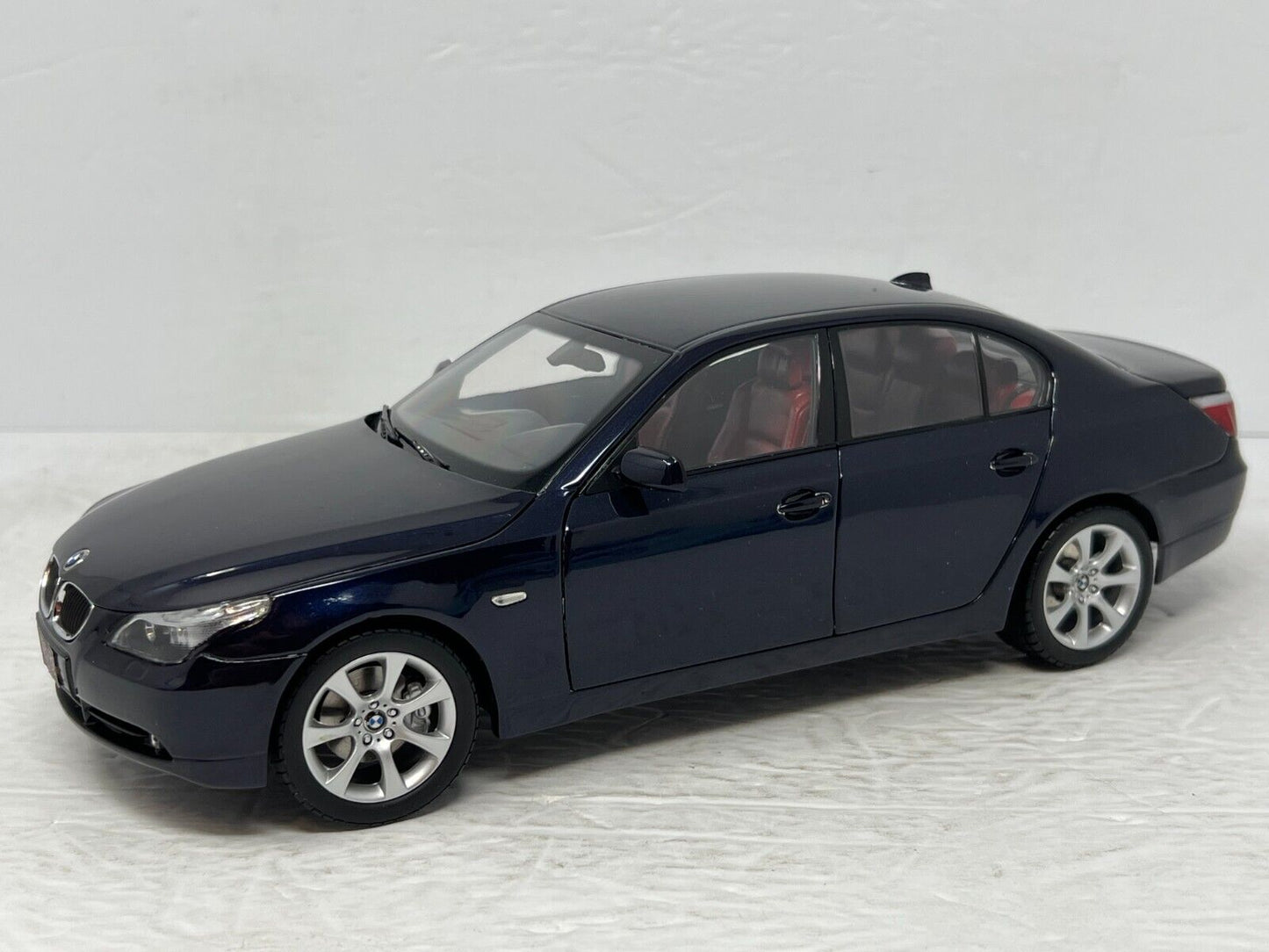 Kyosho BMW 545i Sedan Blue 1:18 Diecast