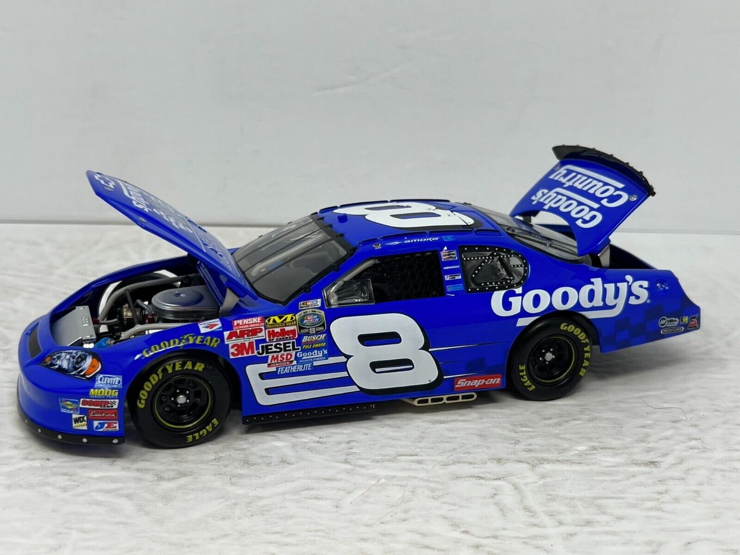 Motorsports Authentics #8 Tony Stewart Goody's GM Dealers 2006 1:24 Diecast