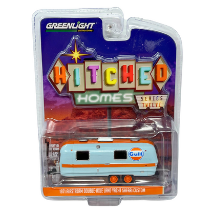 Greenlight Hitched Homes 1971 Airstream Double-Axle Land Yacht 1:64 Diecast