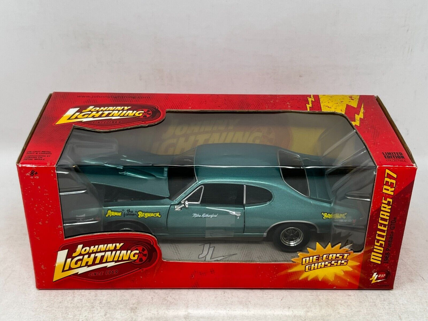 Johnny Lightning 1968 Pontiac GTO 1:24 Diecast