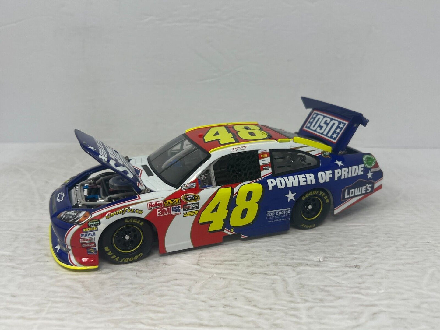 Lionel Nascar #48 Jimmie Johnson Lowe's Power of Pride 2011 Impala 1:24 Diecast