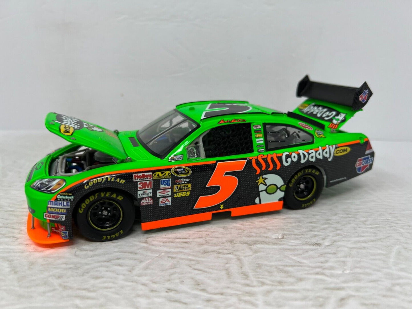 Action Nascar #5 Mark Martin GoDaddy 2010 Chevy Impala 1:24 Diecast