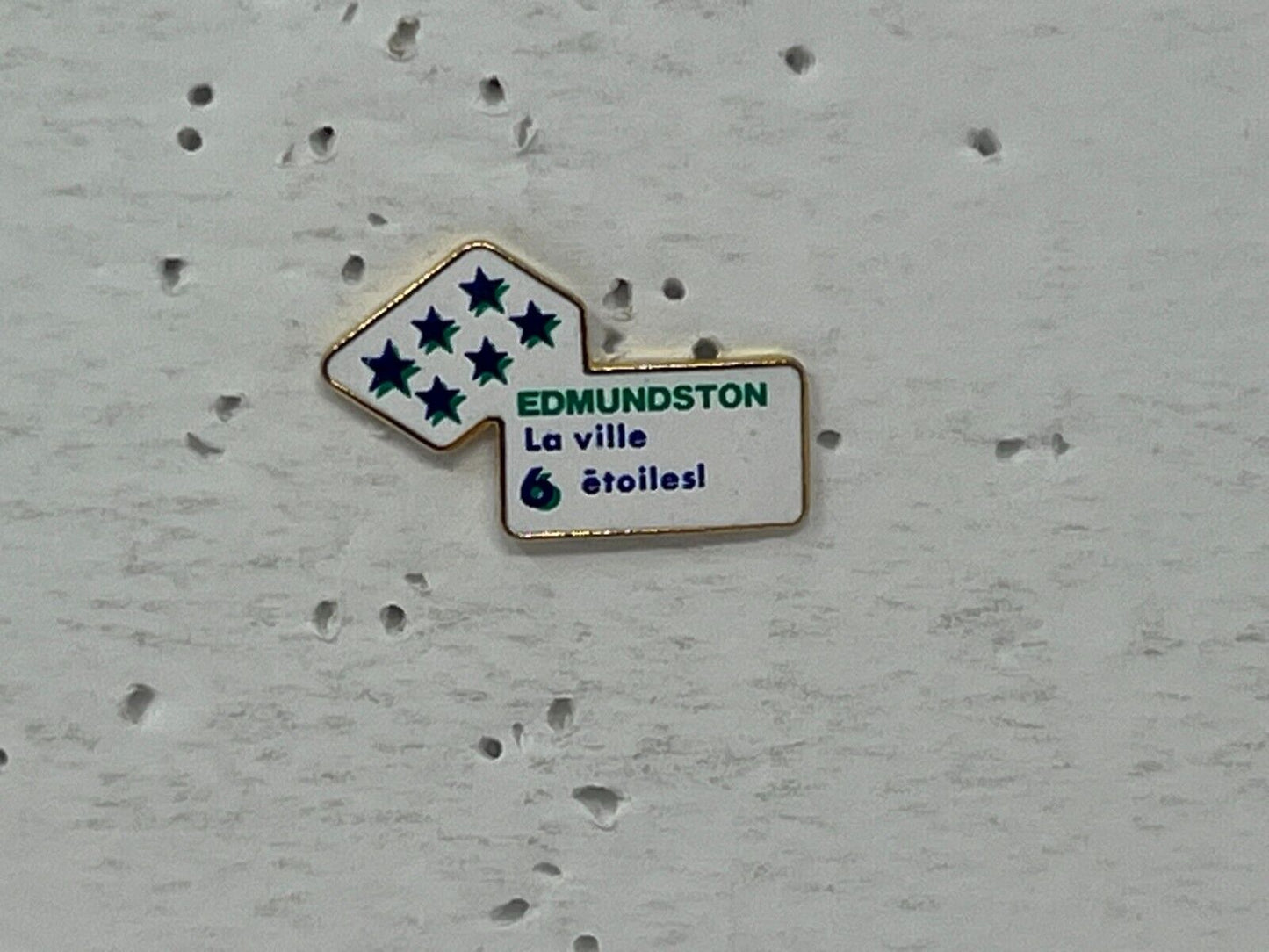 Edmunston New Brunswick La ville étoiles Souvenir Cities & States Lapel Pin SP2