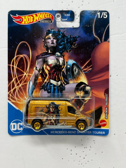 Hot Wheels Premium DC Wonder Woman Mercedes-Benz Sprinter Tourer 1:64 Diecast