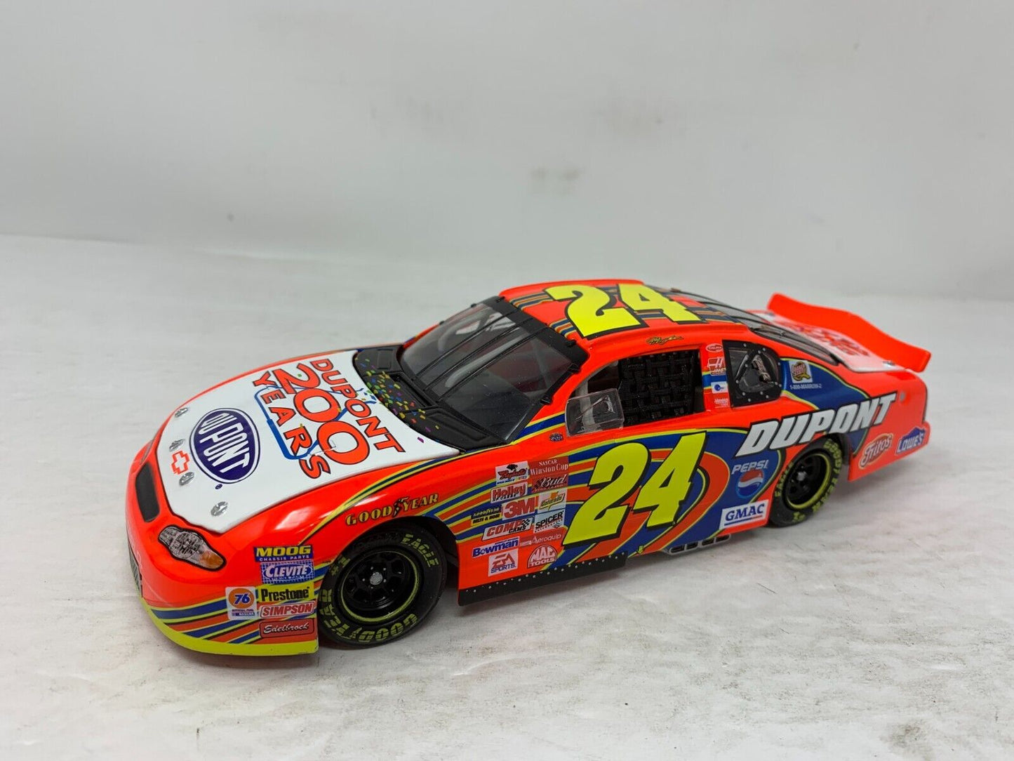 Action Nascar #24 Jeff Gordon DuPont 200th Anniversary 2002 Chevy 1:24 Diecast