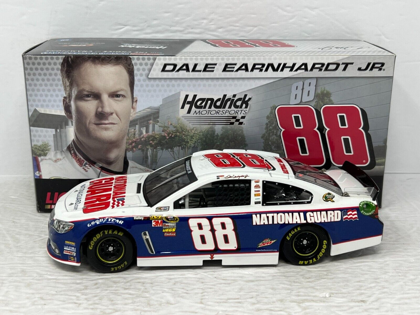 Lionel Nascar #88 Dale Earnhardt Jr. National Guard 2013 SS 1:24 Diecast