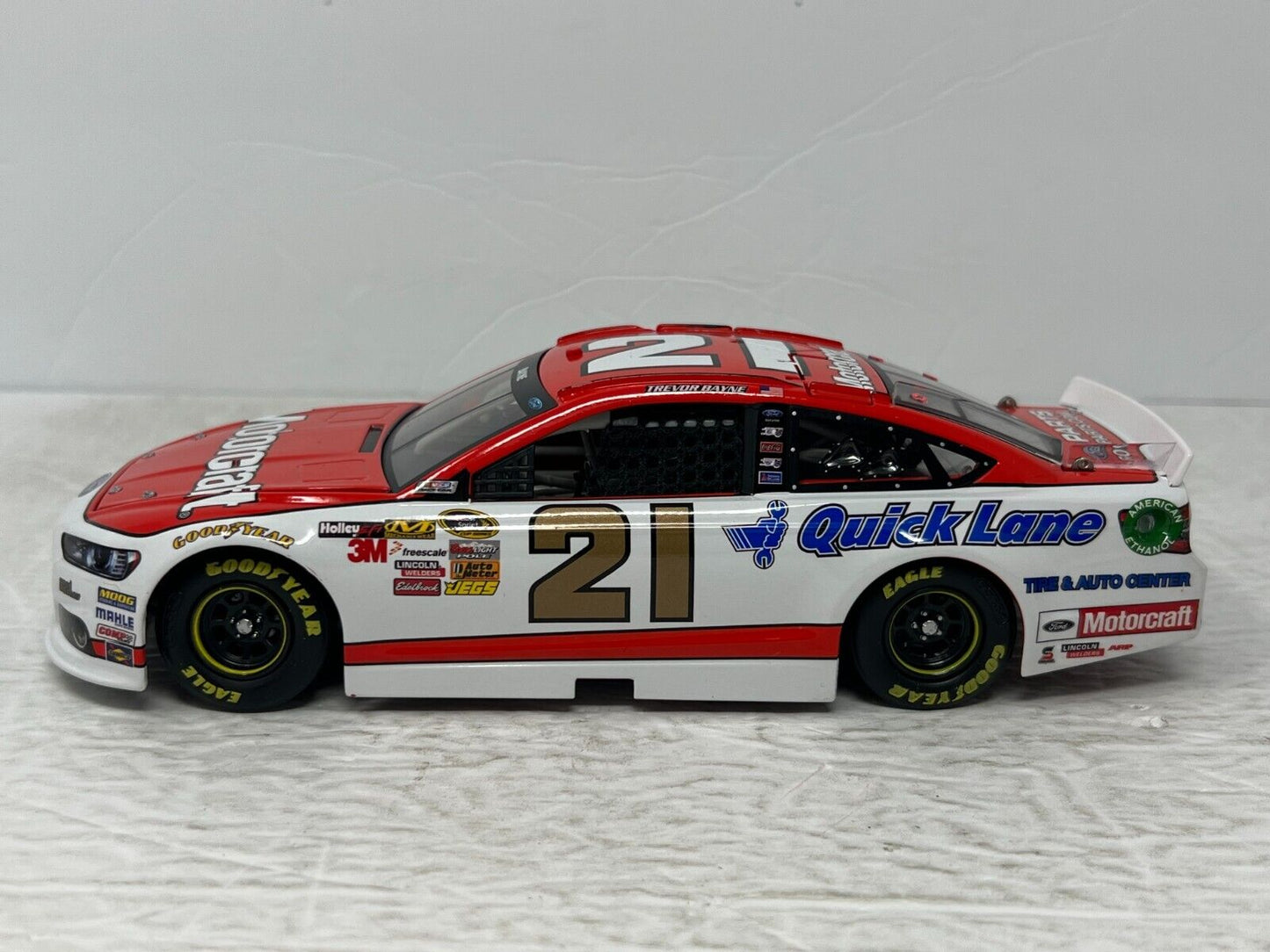 Lionel Nascar #21 Trevor Bayne Motorcraft Quicklane 2013 Ford Fusion 124 Diecast