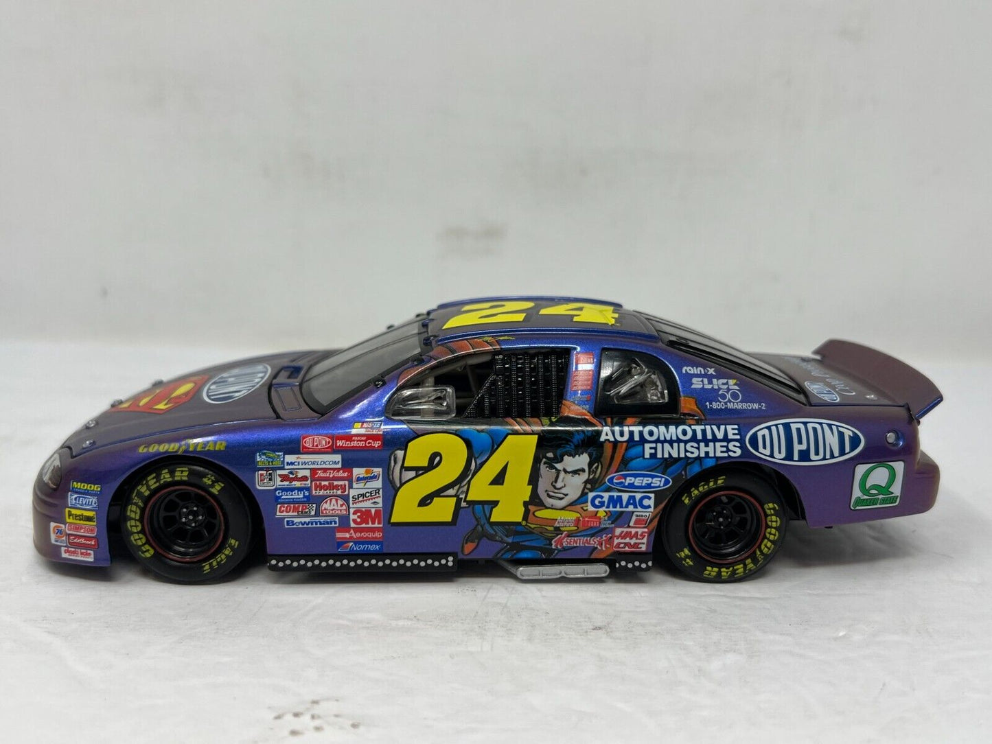 Action Nascar #24 Jeff Gordon Dupont Superman Chevy Monte Carlo 1:24 Diecast