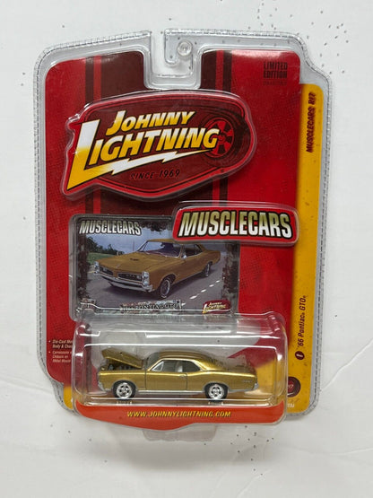 Johnny Lightning Musclecars '66 Pontiac GTO 1:64 Diecast