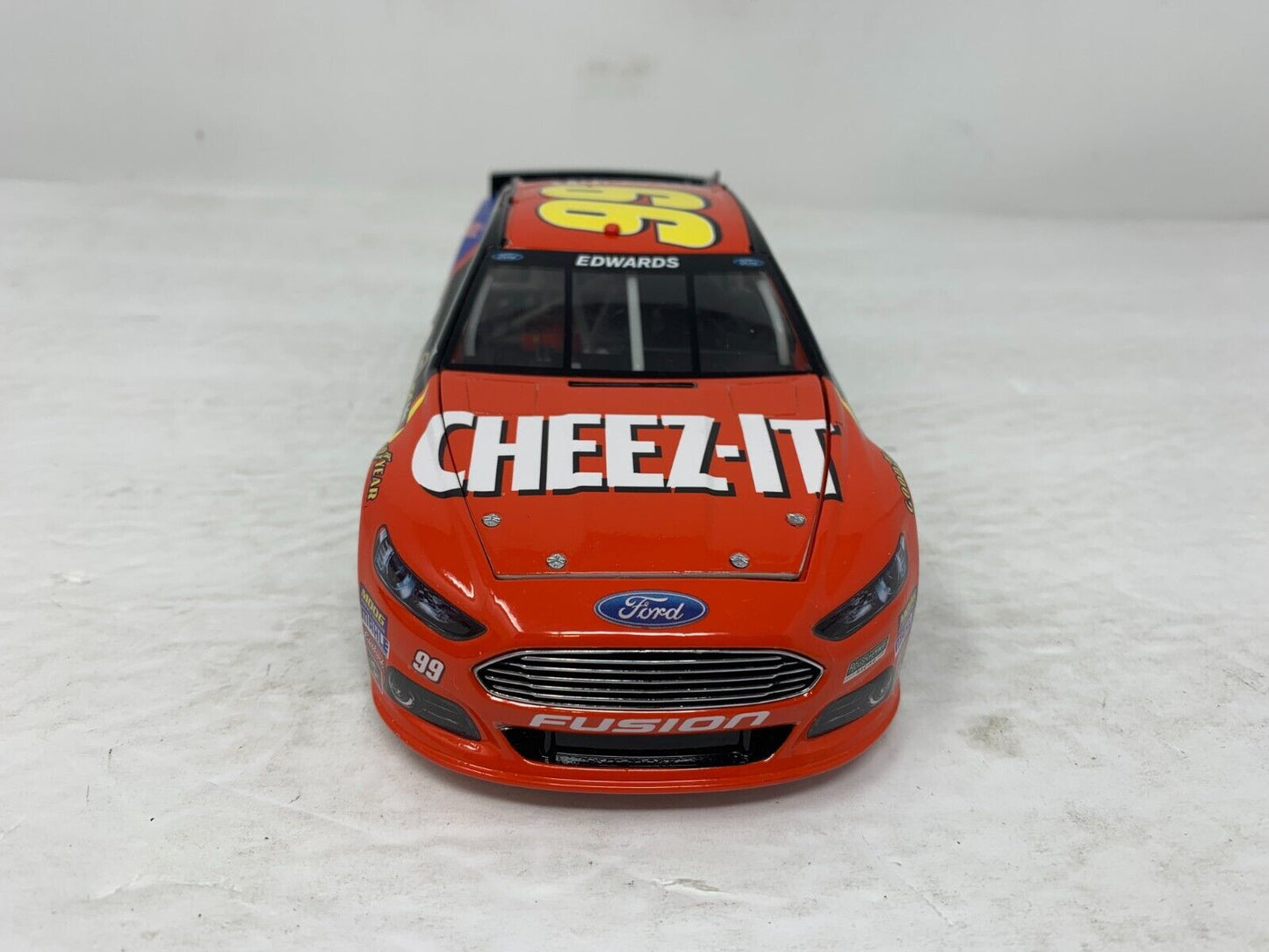 Lionel Racing Nascar #99 Carl Edwards Cheez-It 2013 Ford Fusion 1:24 Diecast