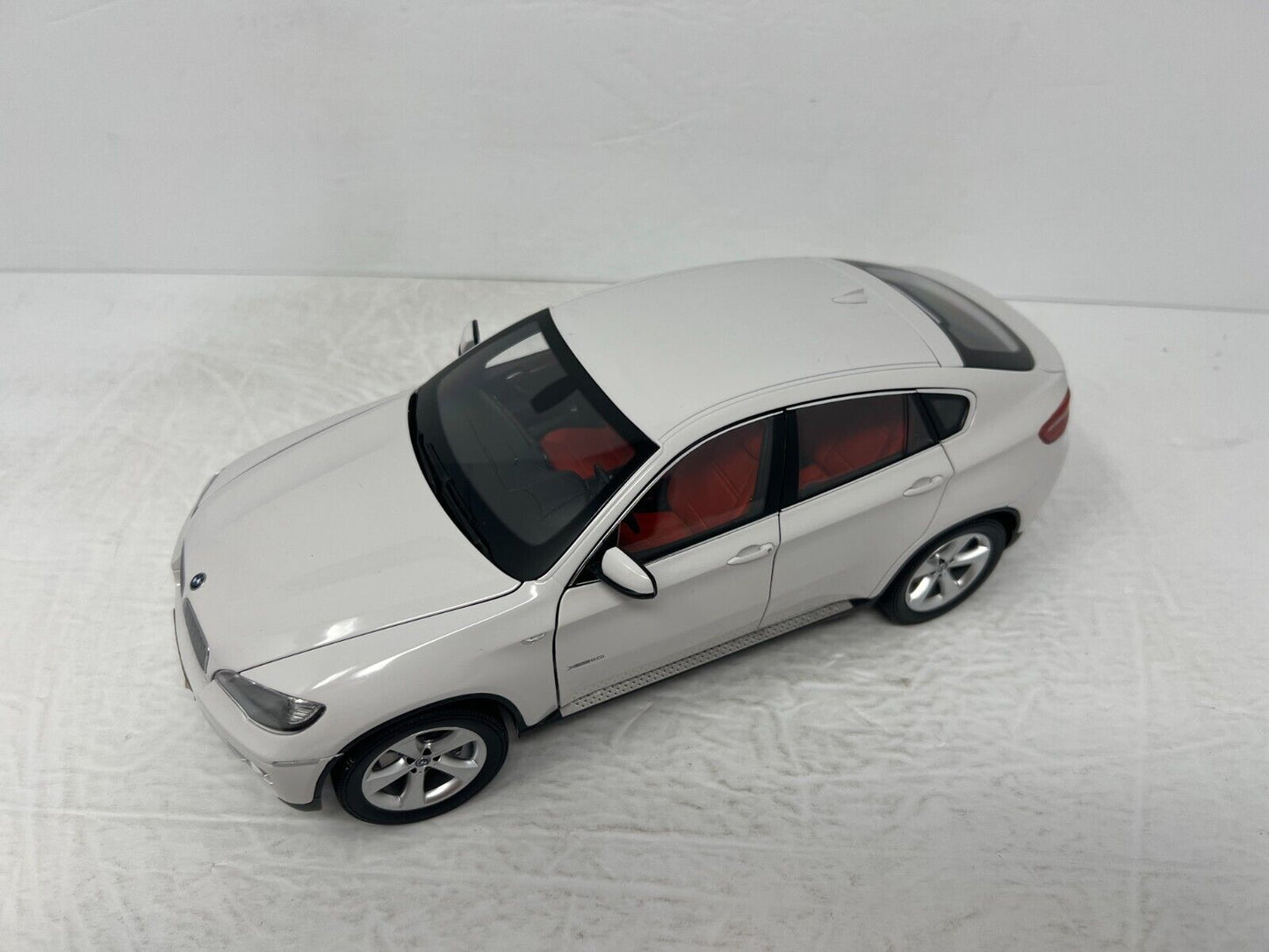 Kyosho BMW X6 xDrive50i 1:18 Diecast *Damaged and Customized*