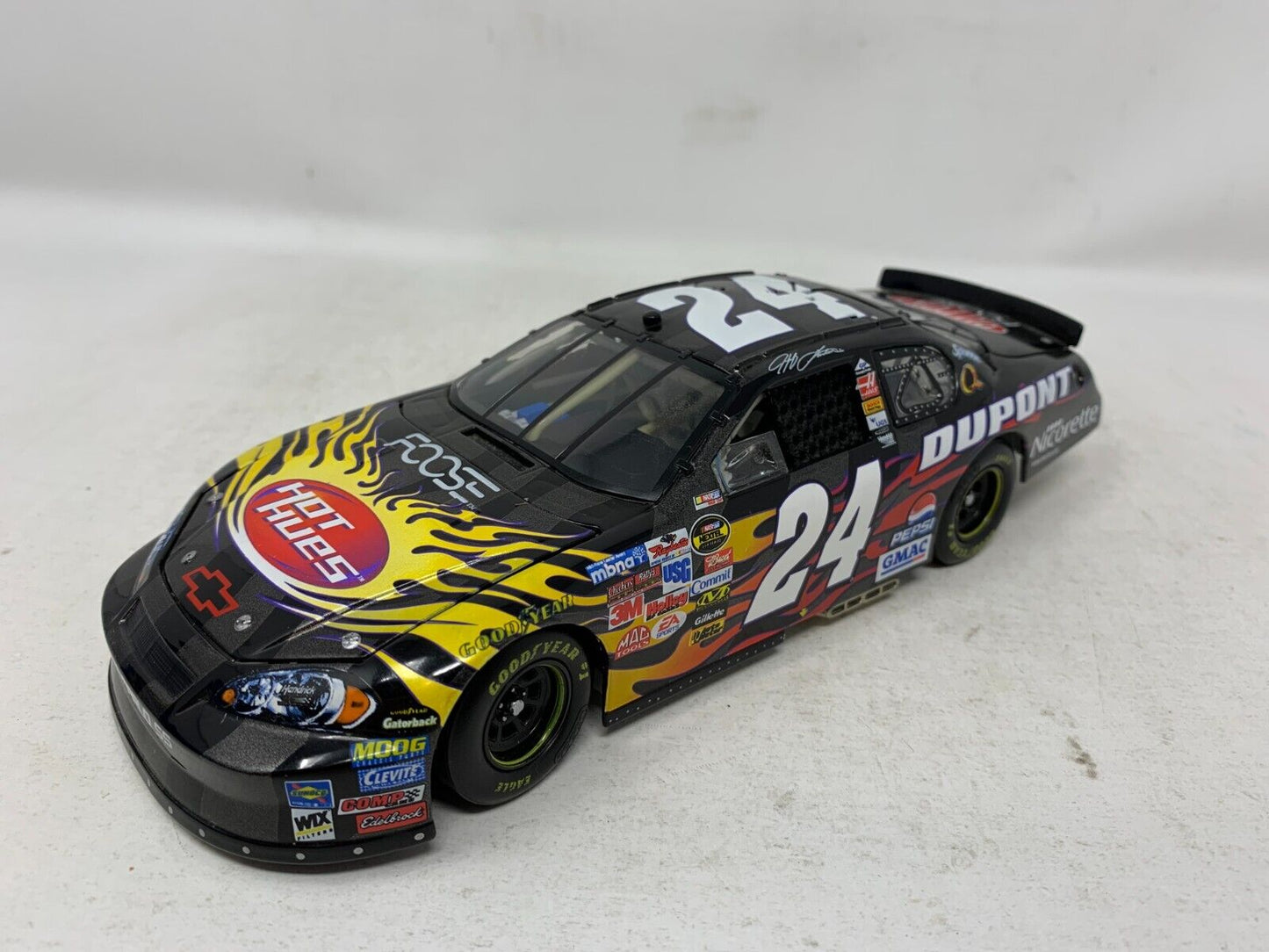 Action Nascar #24 Jeff Gordon Dupont Foose Design Chevy 1:24 Diecast