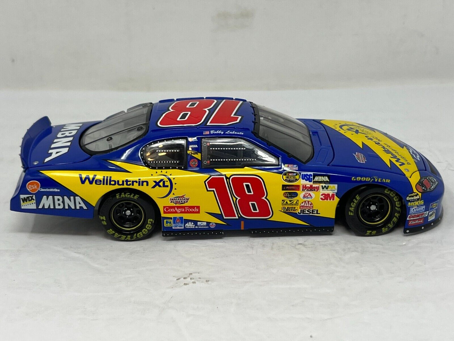 Action Nascar #18 Bobby Labonte 2004 Chevy Monte Carlo 1:24 Diecast